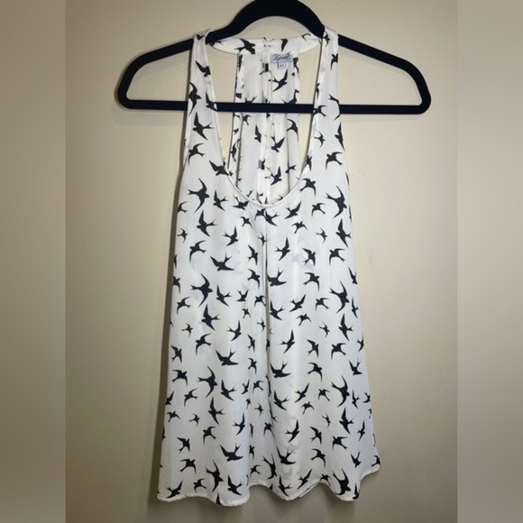 Sleveless Blouse Bird design - Picture 1 of 3